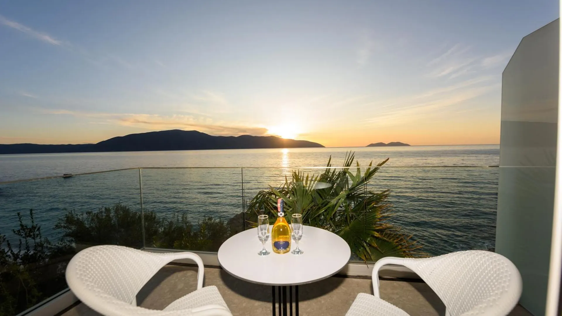Hotel Nimfa Vlorë 3*,  Albanien