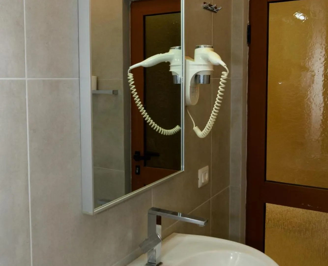 Hotel Nimfa Vlorë 3*,