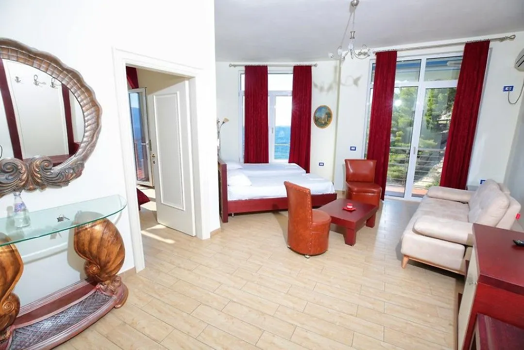 Hotel Nimfa Vlorë 3*,