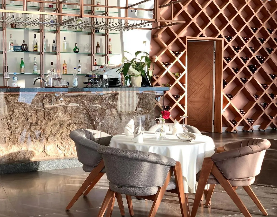 Vlorë Hotel Nimfa 3*,  אלבניה