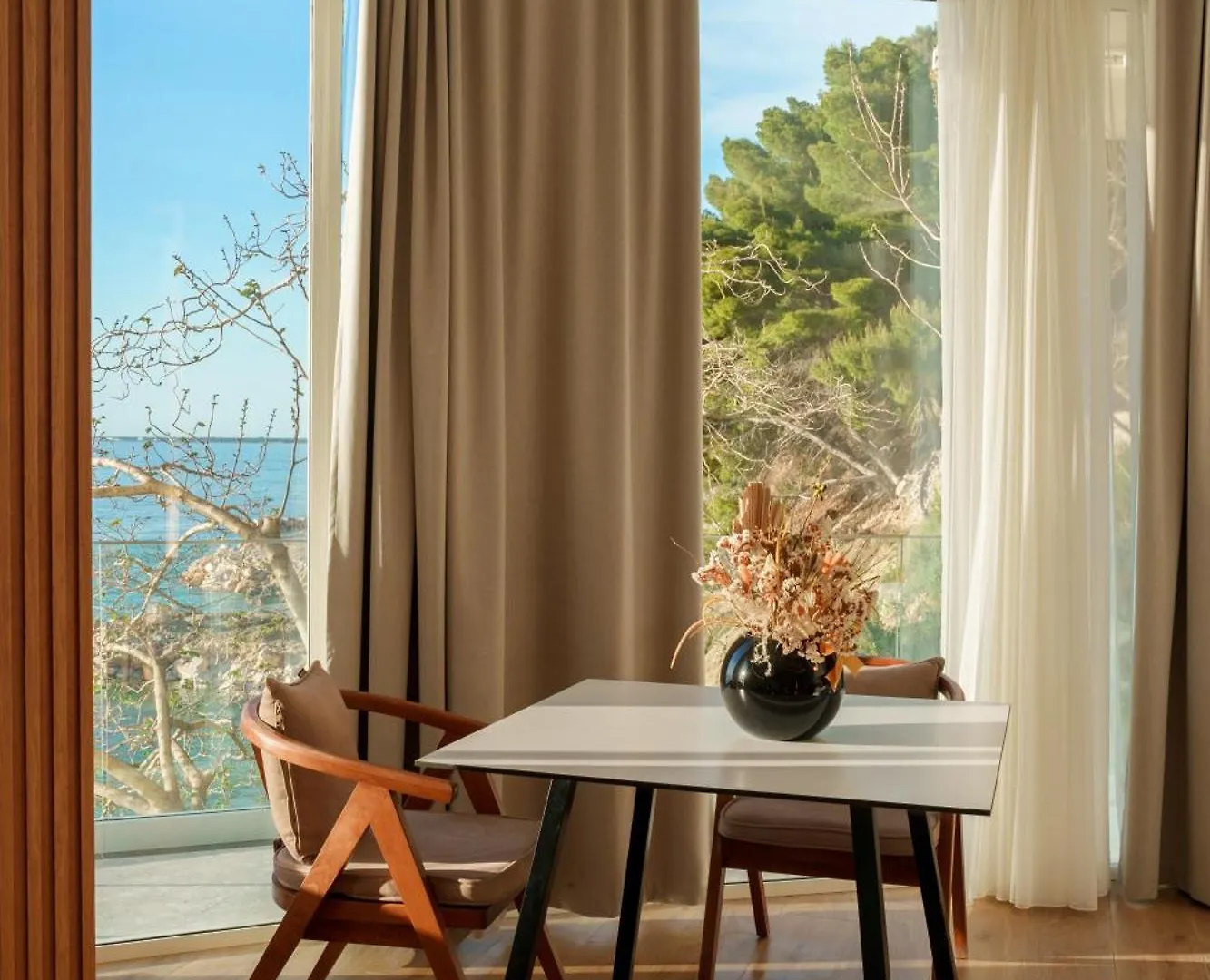 ***  Hotel Nimfa Kanine Albania