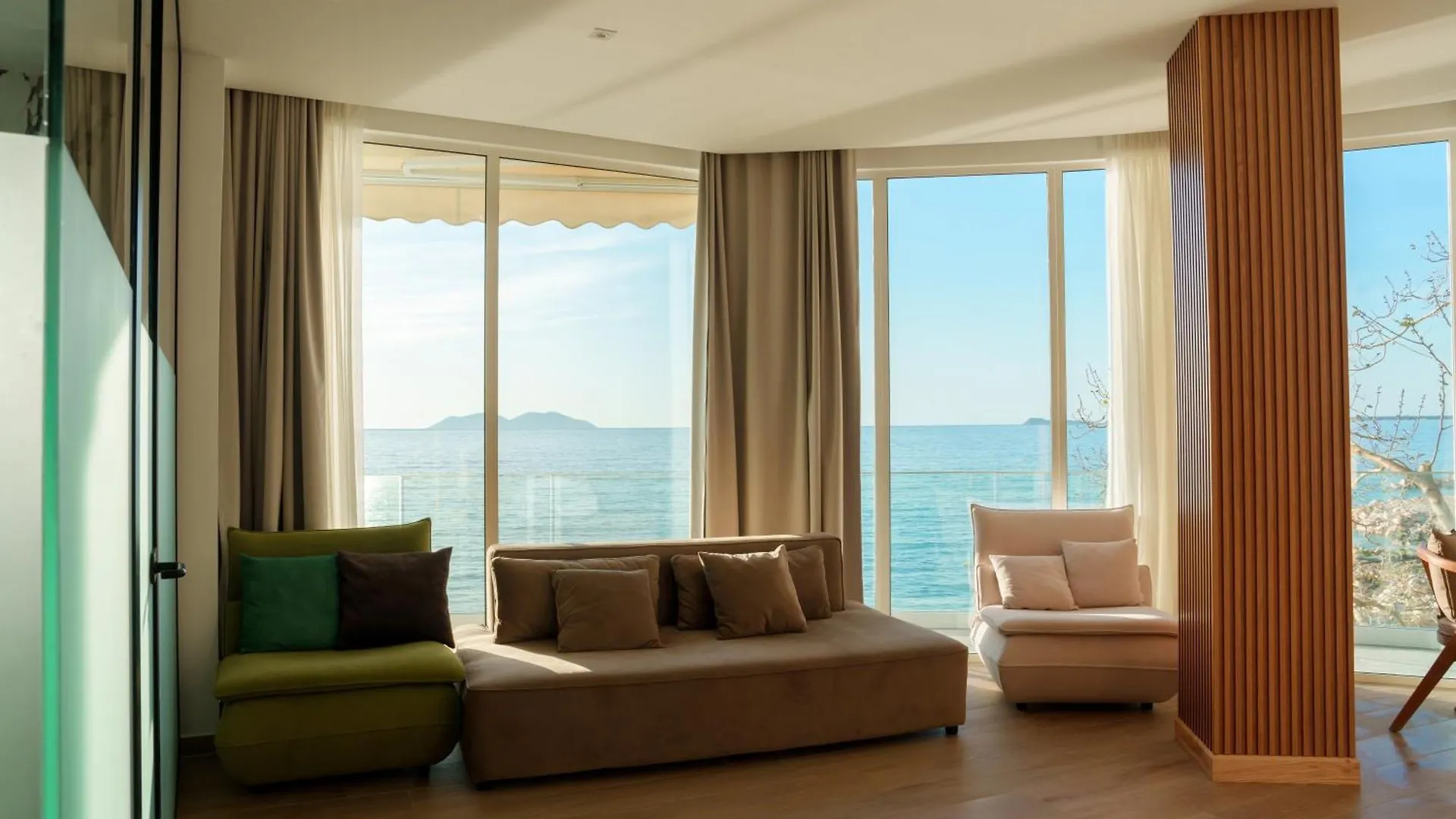 Vlorë Hotel Nimfa 3*,  אלבניה